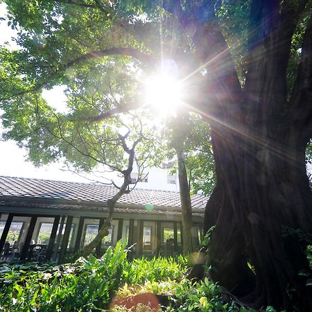 The Raweekanlaya Bangkok Exterior foto The greenhouse at the University of Washington Botanic Garden