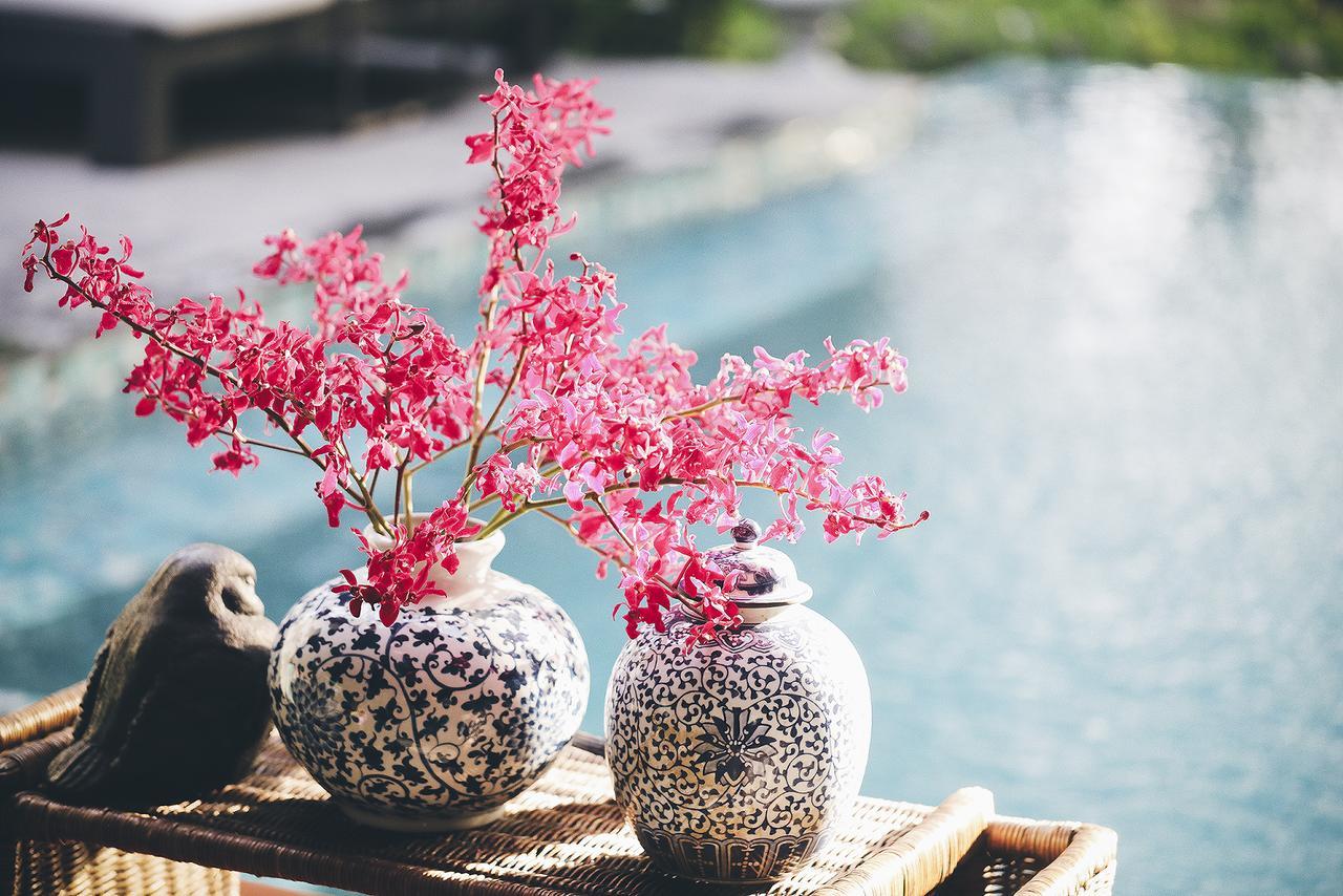 The Raweekanlaya Bangkok Exterior foto Vases of flowers