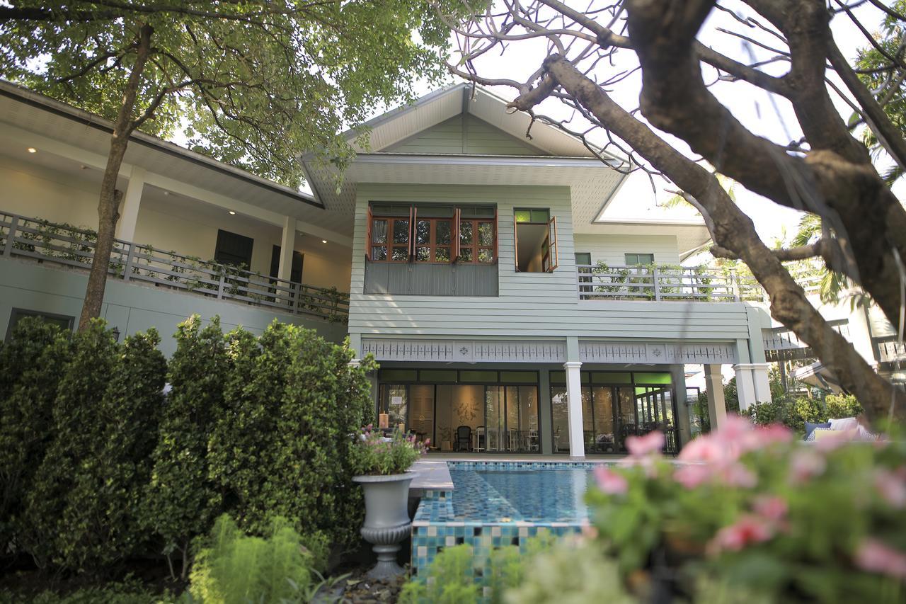 The Raweekanlaya Bangkok Exterior foto The residence of the Thai ambassador to China